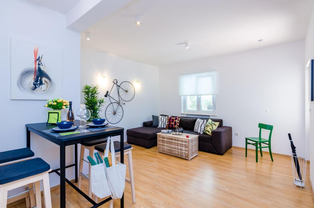 Private Garden Apartment
